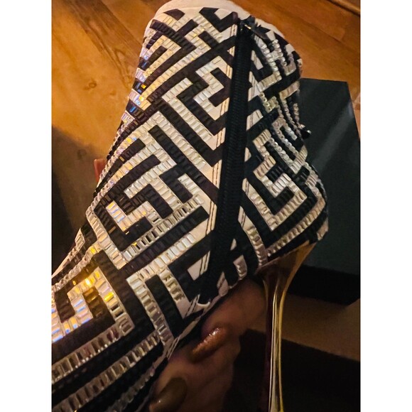 I.N.C. International Concepts Rakima 3 Embellished Pointed Toe Booties Size 5 - Picture 7 of 7